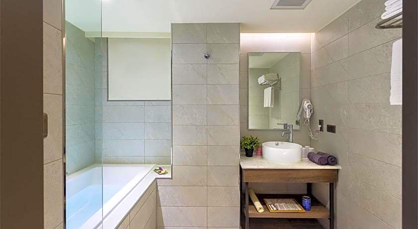 Lan Kwai Fong Garden Hotel 