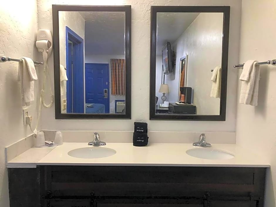 Budget Inn & Suites