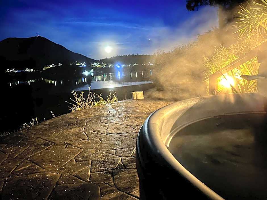 Private Room On Waterfront Property With Hot Tub & Firepit - Sea Esta