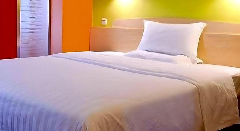 7 Days Inn Luoyang Wangcheng Park Metro Station