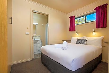 Superior 1 Bedroom Cabin (No Pets)