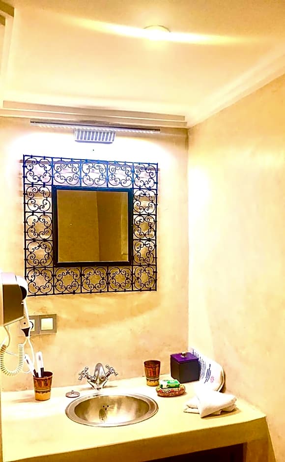 Riad ABBASSIA Marrakech Première - Authentic Medina Experience