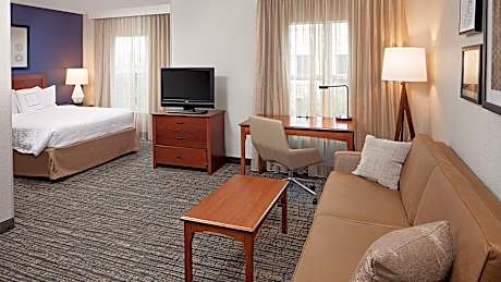 Studio, 1 Queen Bed with Sofa bed (Mobility/Hearing Accessible, Tub)