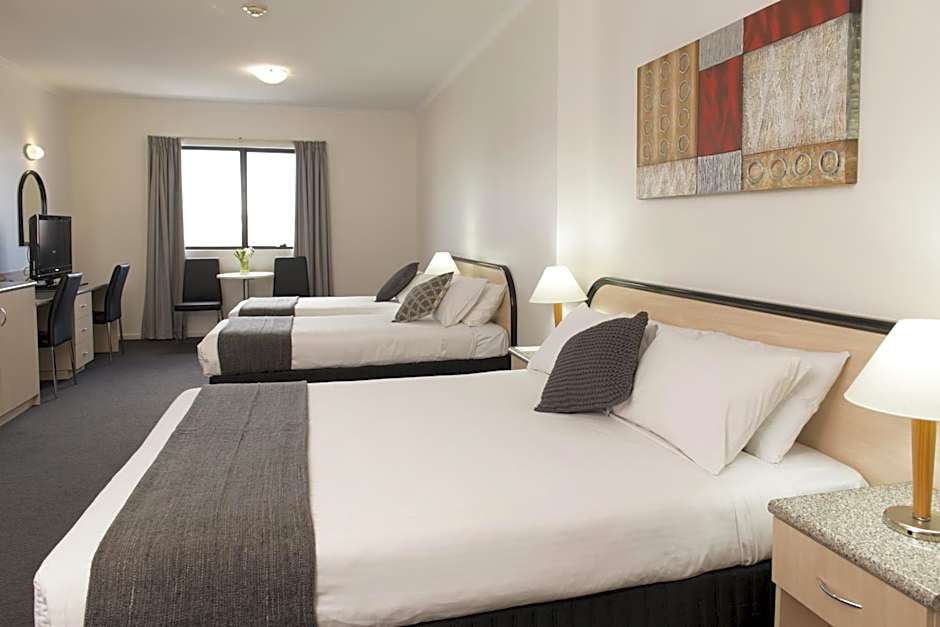 Adelaide Riviera Hotel