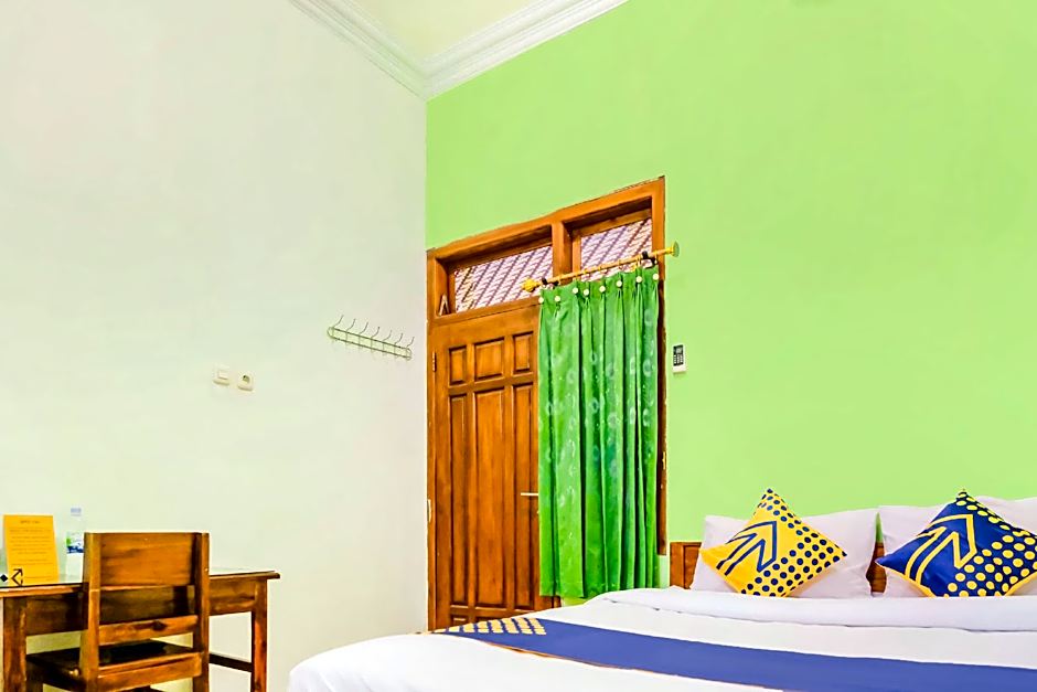 SPOT ON 1759 Family Residence