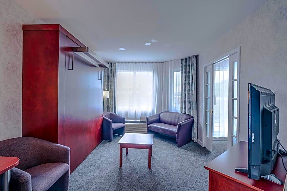 Quality Suites Ste Anne De Beaupre