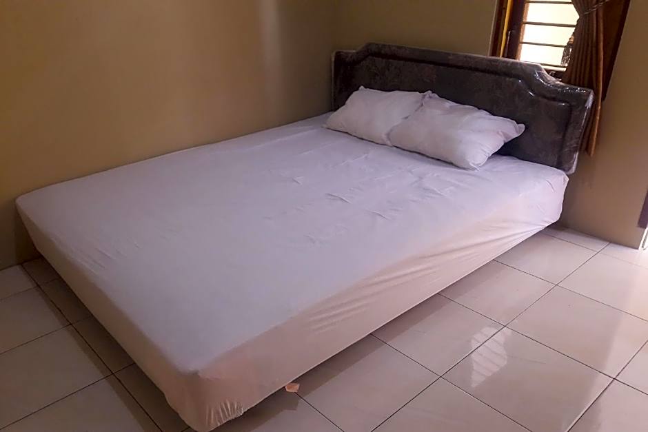 Hotel O Kost Reski 1 Near Pasar Rakyat Limbung