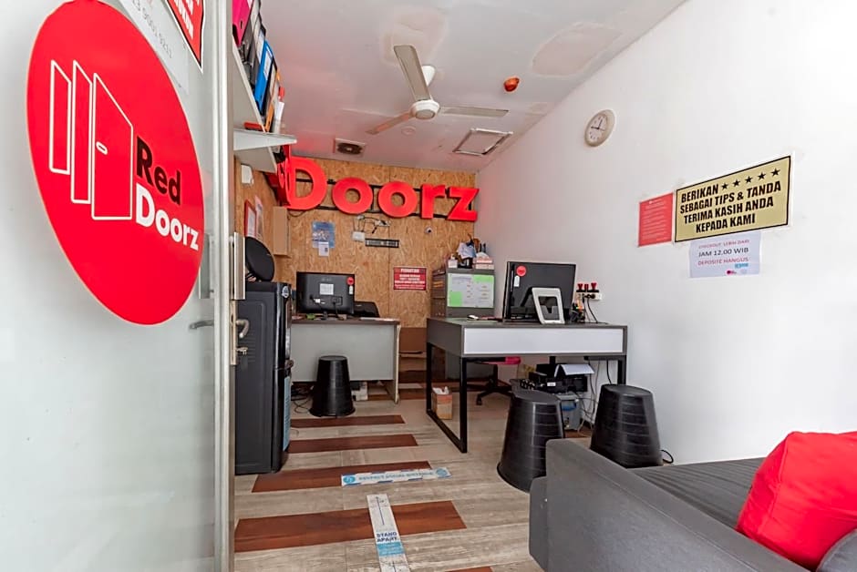 RedDoorz Apartment @ Jarrdin Cihampelas