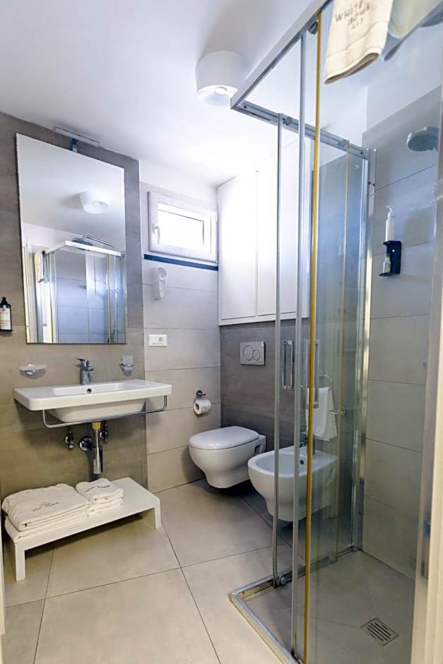 White 1903 - Rooftop Pool & Luxury Rooms