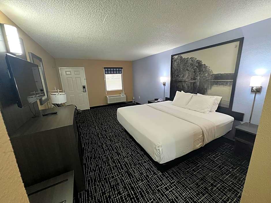 Super 8 by Wyndham Paducah I-24 Exit 4