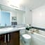 Modern spacious Apt plus Solarium and Den in Downtown Vancouver with Parking and Pool