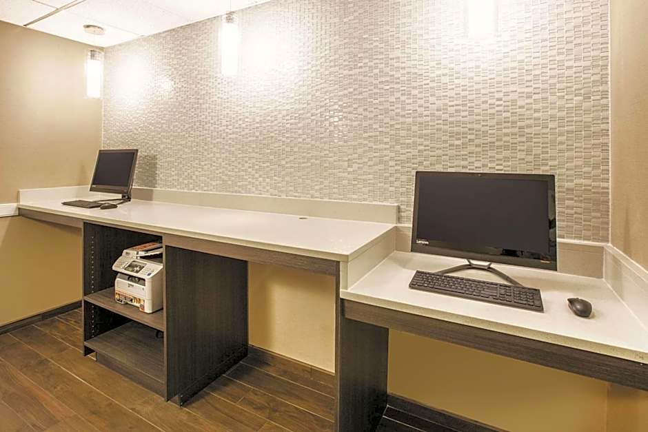 La Quinta Inn & Suites by Wyndham Mechanicsburg - Harrisburg