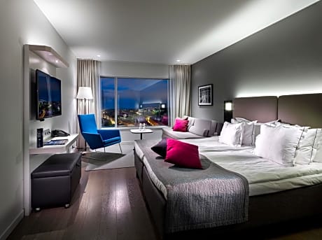 Family Room Sky View - Gothia Towers (max 2 Adults + 2 Children up to 12 years old)