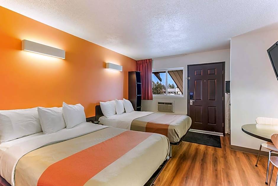 Motel 6-Lethbridge, AB