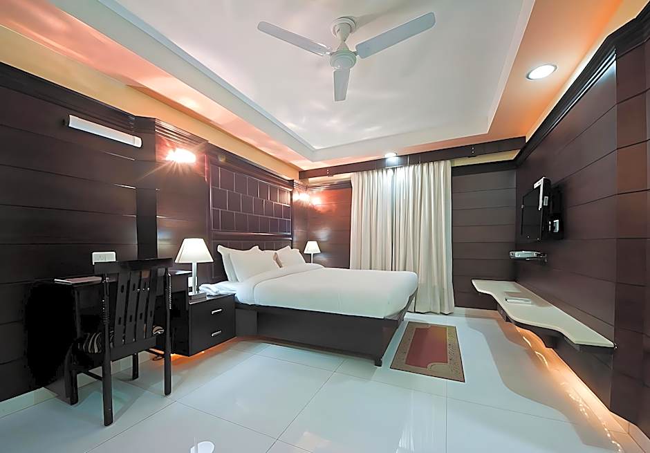 Foxoso Taj View Hotel