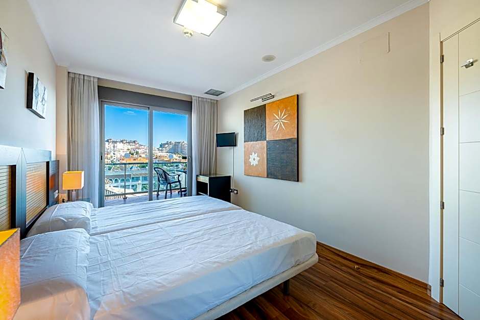 797 HOLIDAY RENTALS - ARCOSUR1- Moderno apartamento con terraza y vistas