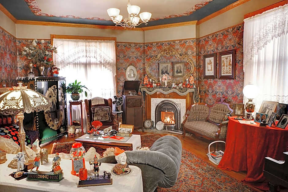 The Queen, A Victorian Bed & Breakfast