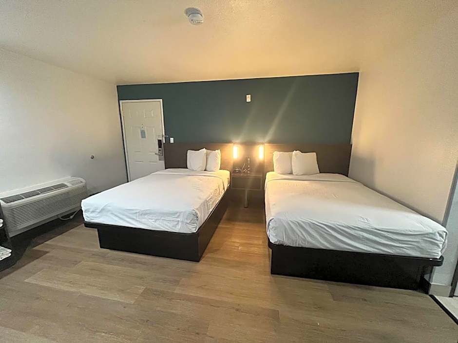 Studio 6 Suites Escondido, CA