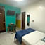 Suites Brisa Marina - atrás de Playa Regatas y el Malecón, 6 calles del Acuario