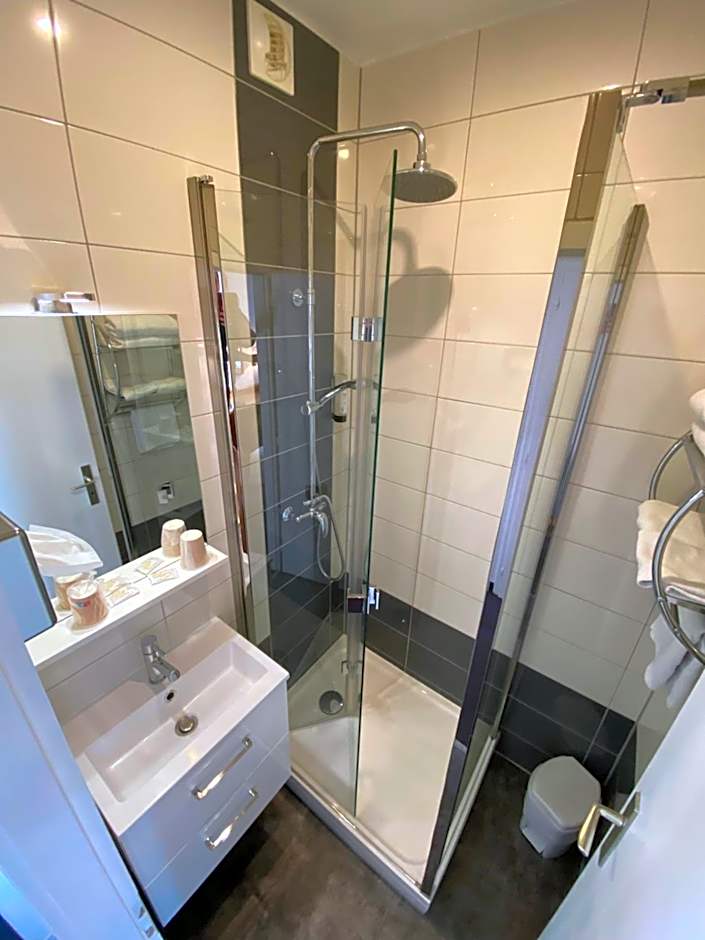 Logis Hôtel-Restaurant Aux Trois Roses