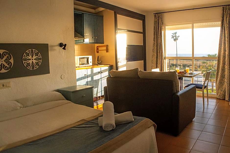 Hotel Playa Conil - Beachfront Studios & Suites