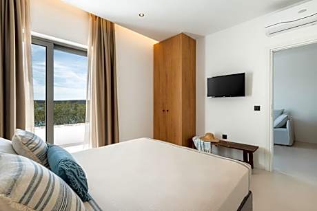 Two-Bedroom Suite with Sea View & Balcony, 2 Bathrooms