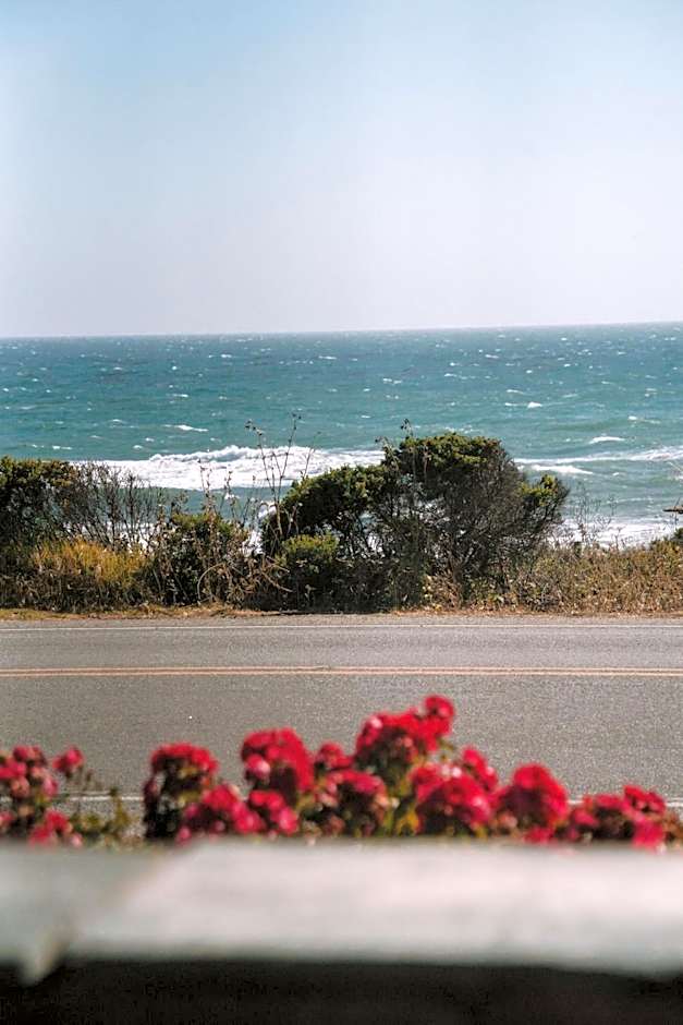 Fireside Inn on Moonstone Beach