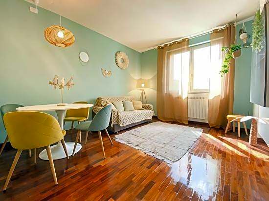 Giallomango Apt in Lucca