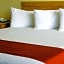 La Huerta Inn & Suites