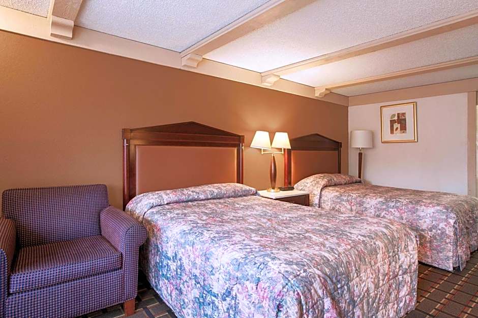 Knights Inn Greenburg