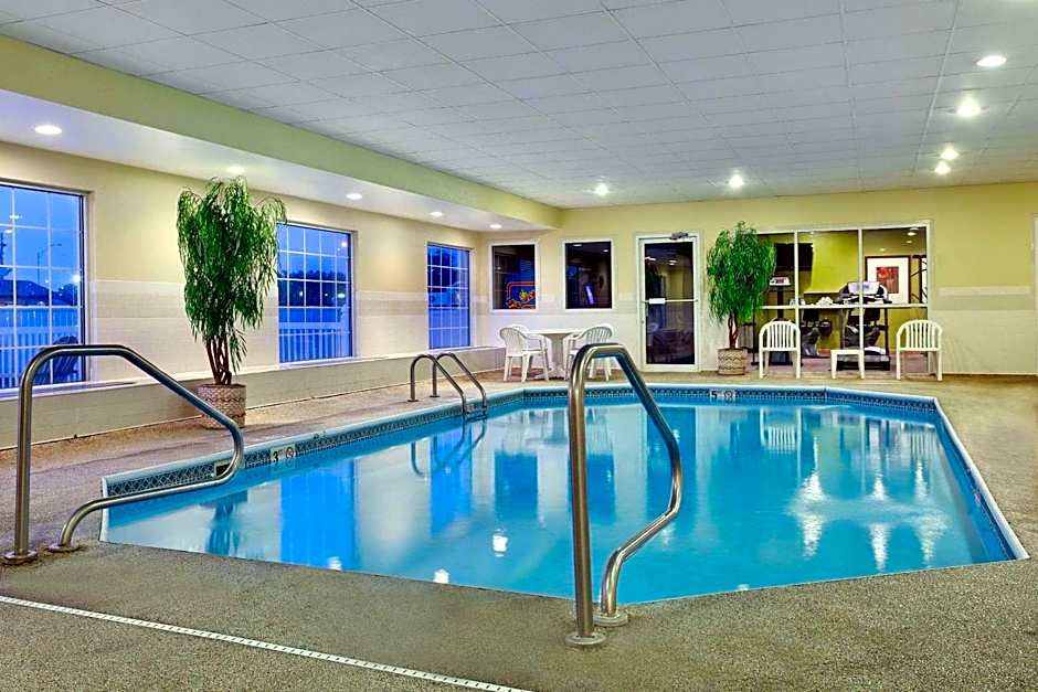 Country Inn & Suites by Radisson, Rock Falls, IL