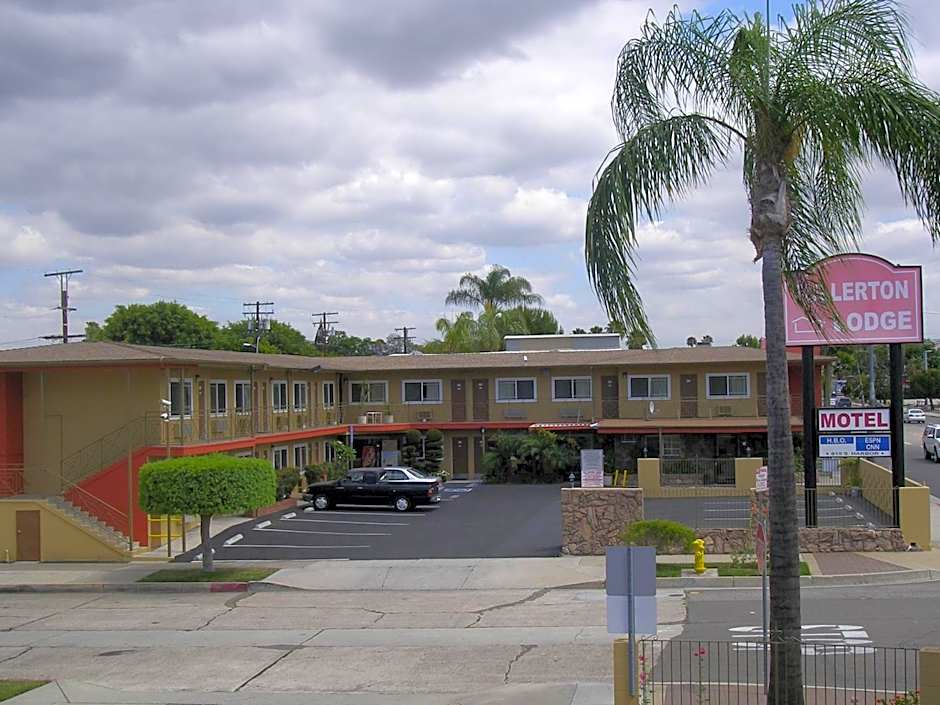 Fullerton Lodge