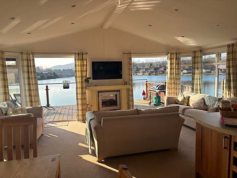 Gressingham 9 - South Lakes Leisure Village - lodge on the lake