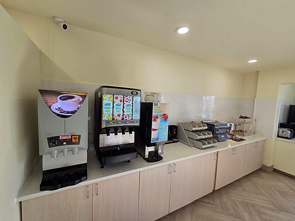 Days Inn & Suites by Wyndham Flagstaff I-40