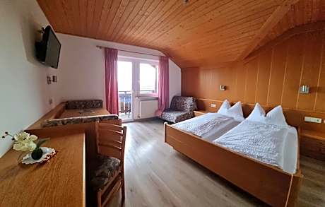 Triple Room with Private Bathroom