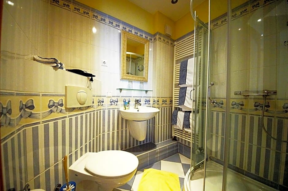 Yacht- , und Reisemobilhafen "Historisches Fährhaus" Wendenschloss