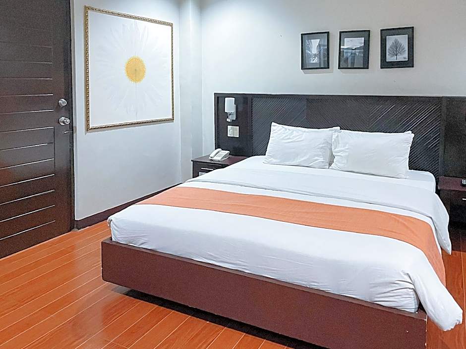 RedDoorz Plus @ Hotel Esse