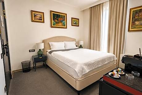The Square Hotel