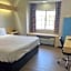 Days Inn & Suites by Wyndham Hutchinson