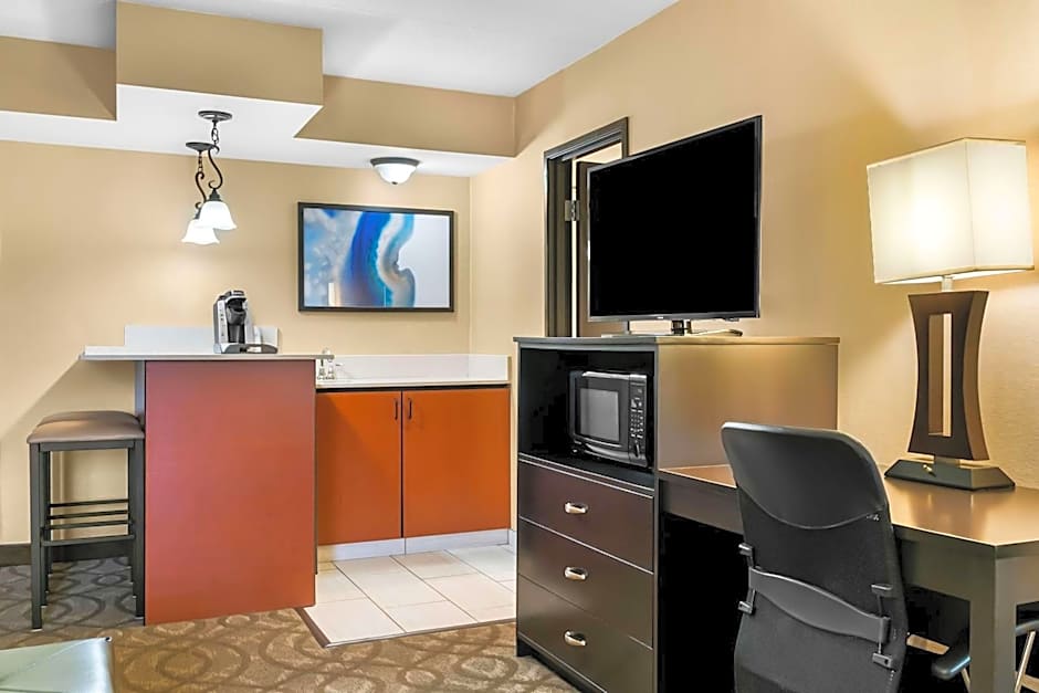 Best Western Okemos/East Lansing Hotel & Suites