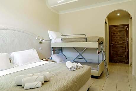 Quadruple Room with Sea View