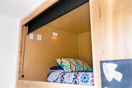 Single Pod in 4-Bed Dormitory Room