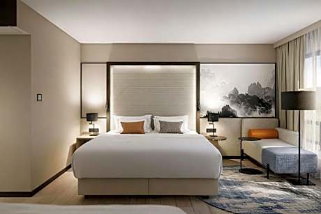 One-Bedroom King Suite