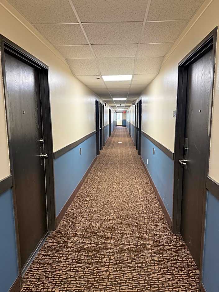 Super 8 by Wyndham Reedsburg