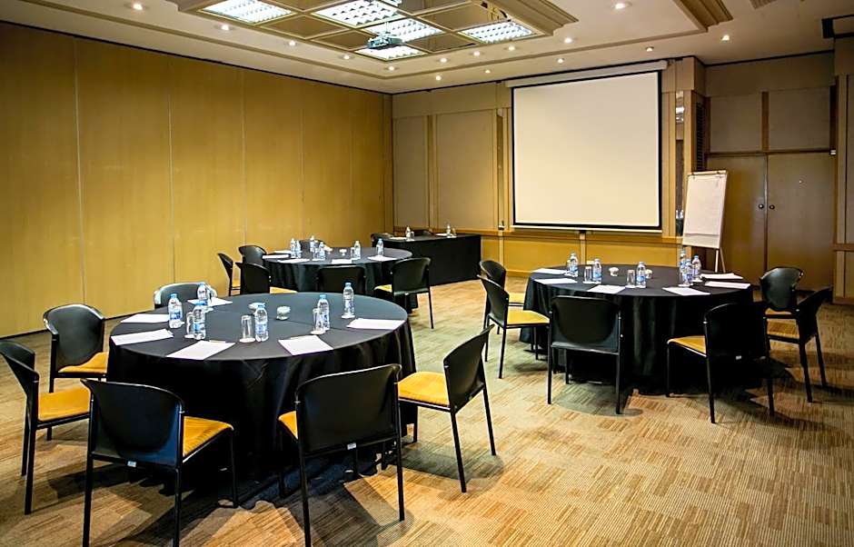 Garden Court Or Tambo International Airport
