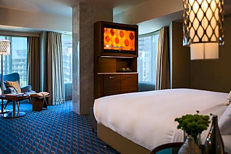 Junior Suite with Partial Sea View and Executive Lounge Access