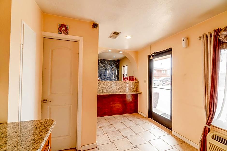 Crown Inn By OYO Denver Tx