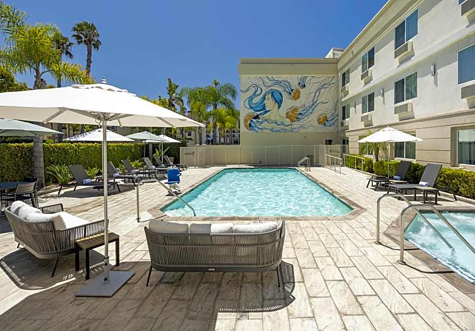 Redondo Beach Hotel, Tapestry Collection by Hilton