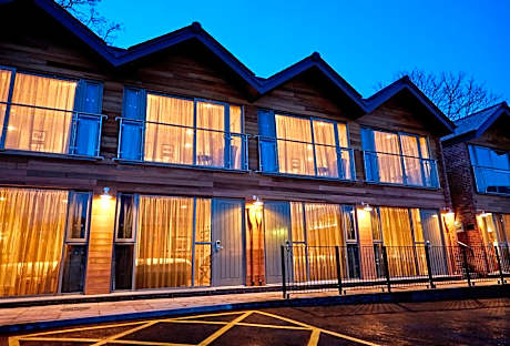 The Boathouse Inn & Riverside Rooms