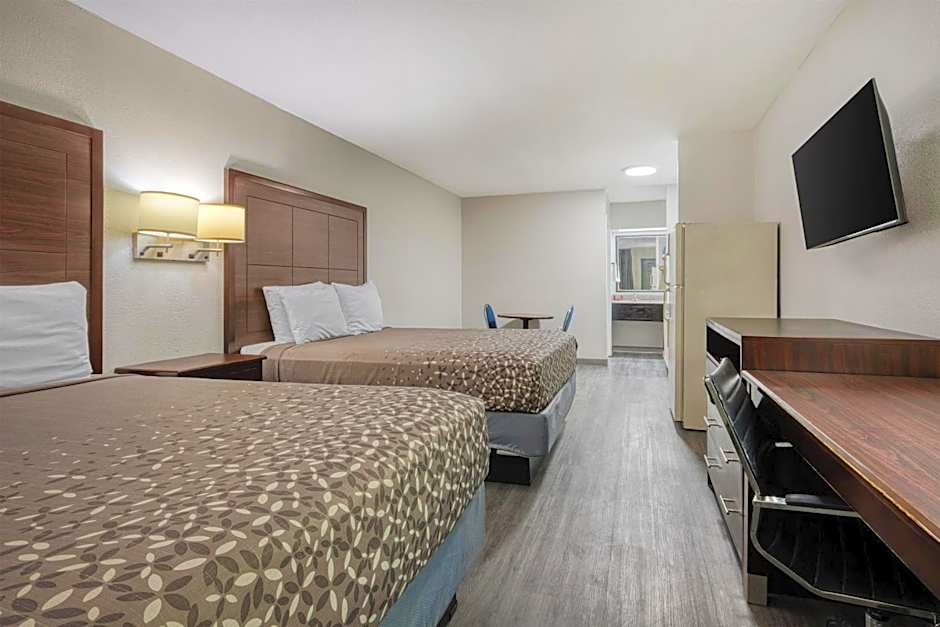 Foto 1 de 5 de Queen Suite with Two Queen Beds and Kitchenette - Non-Smoking